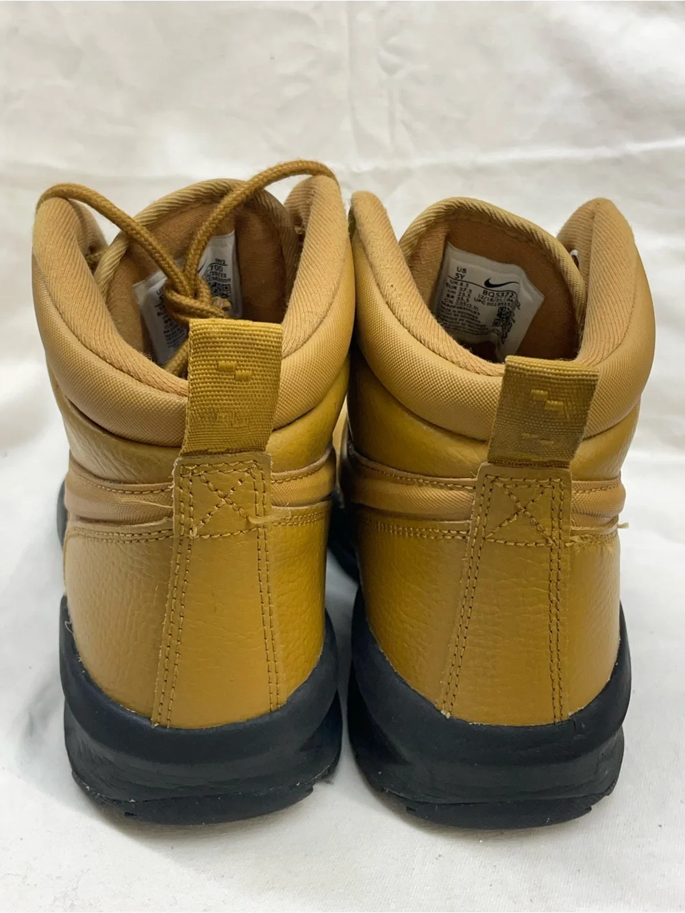 Nike Casual High-Top leather Sneakers boot in Tan youth sz 5